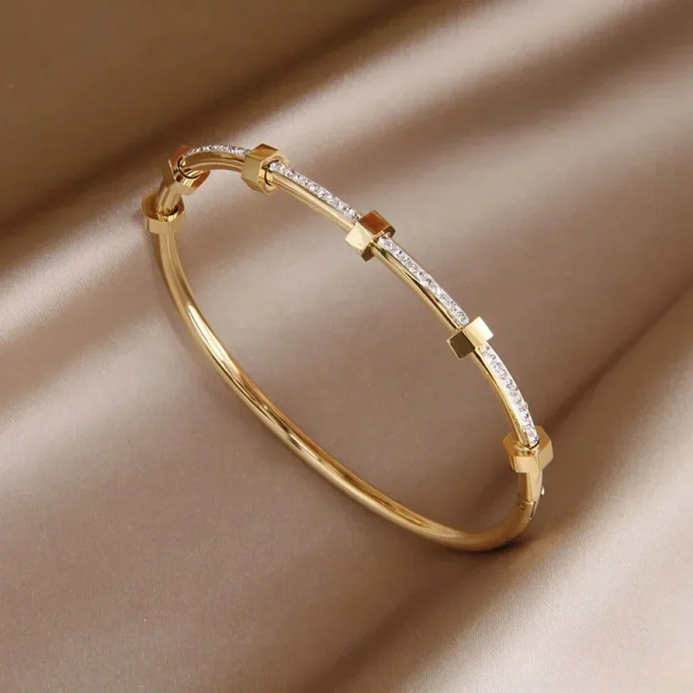 Elegante Gouden Armband in Heldere Ontwerp