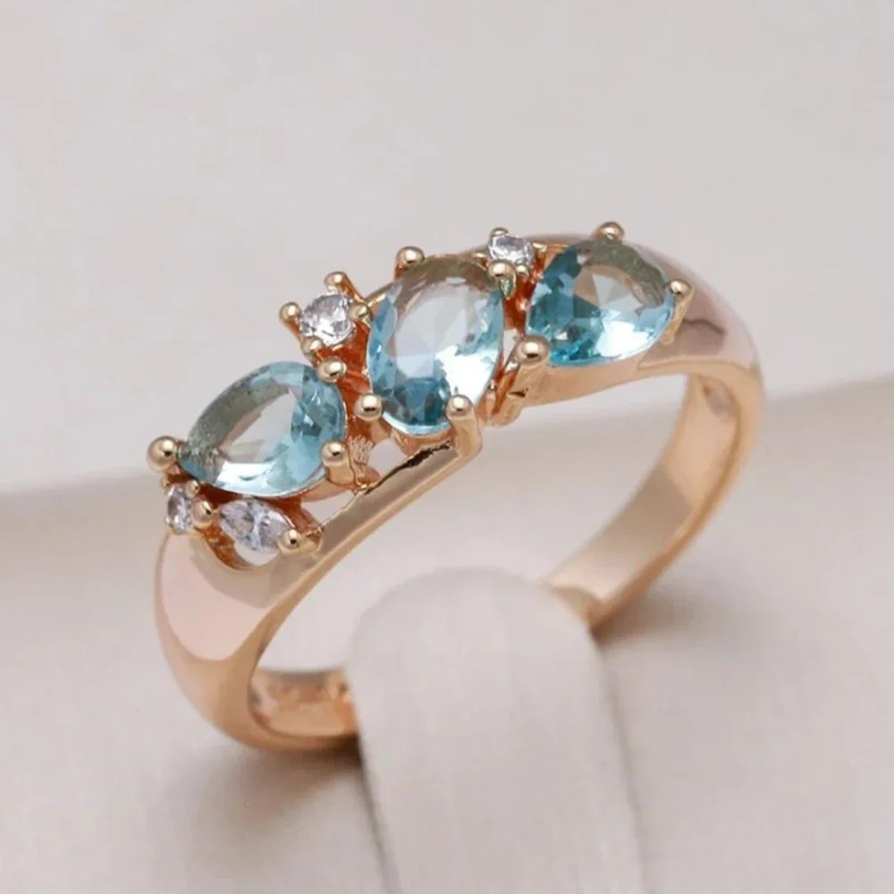 Gouden ring met blauwe zirkonia