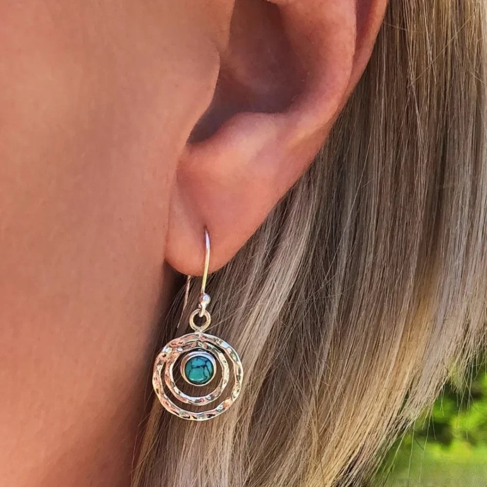 Boho Saturn Oorbellen met turquoise Steen in Zilver & Goud