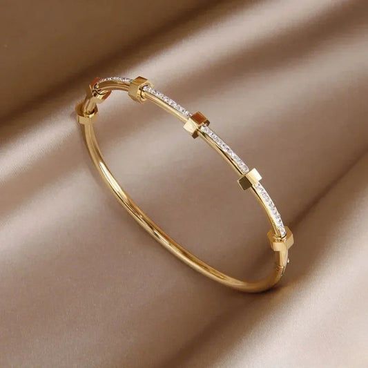 Elegante Gouden Armband in Heldere Ontwerp