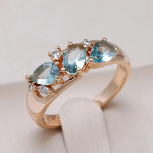 Gouden ring met blauwe zirkonia