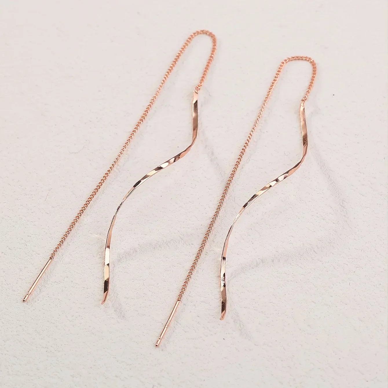 Lange Oorbellen met Golfvormig Ontwerp