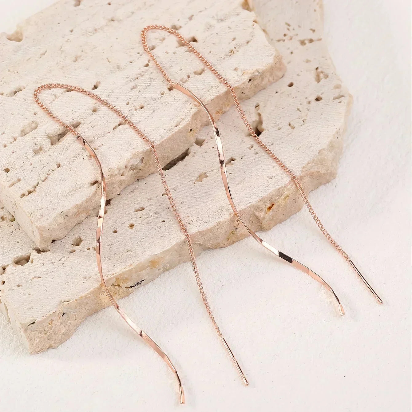 Lange Oorbellen met Golfvormig Ontwerp